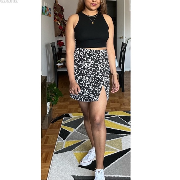 Floral mini skirt - Picture 3 of 9